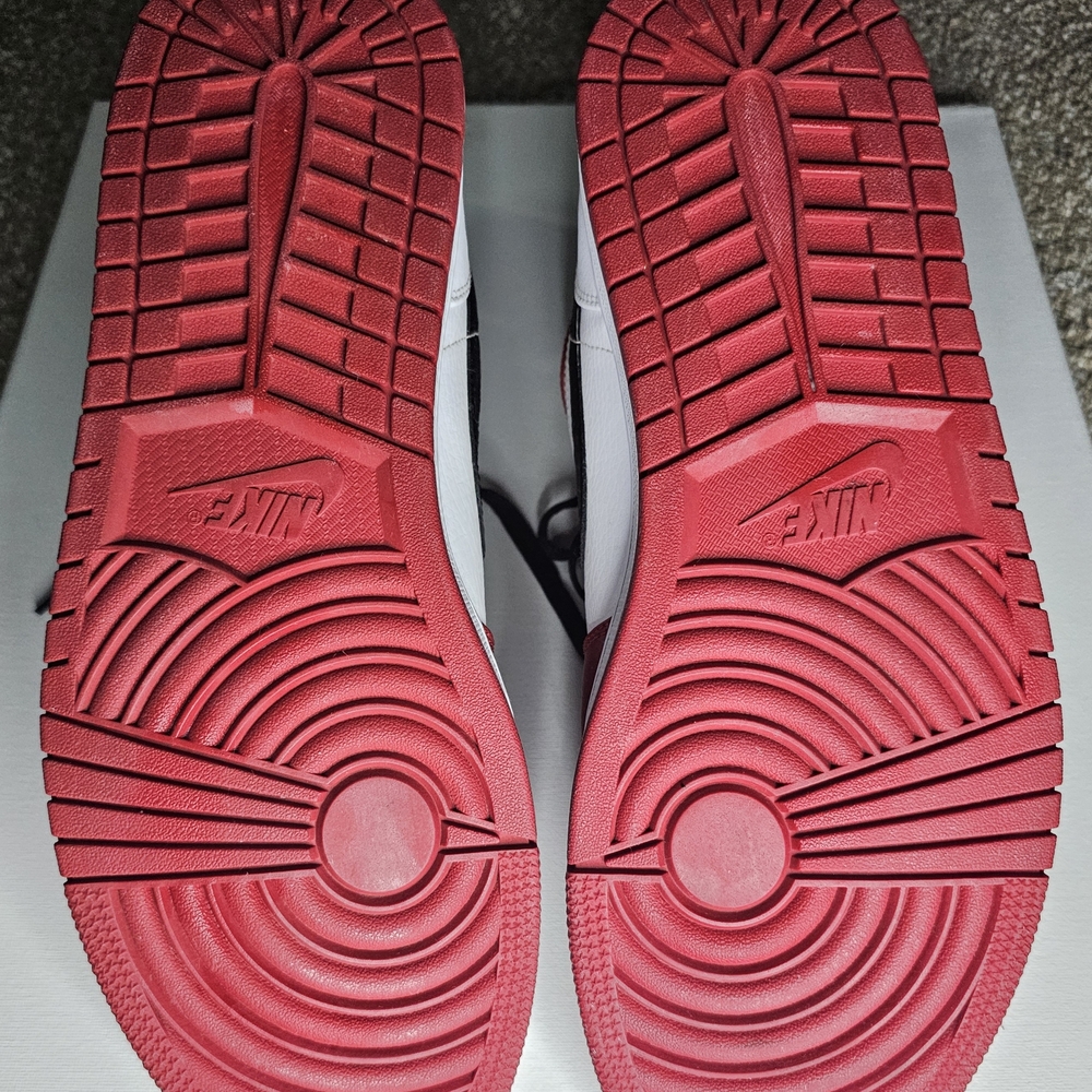 Mid AIR JORDAN1 CHICAGO 2020 WHITE HEEL RED/BLACK 554724-173  worn once no box - Picture 4 of 12